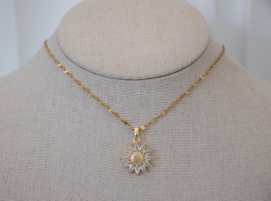 Cammy Flower Necklace