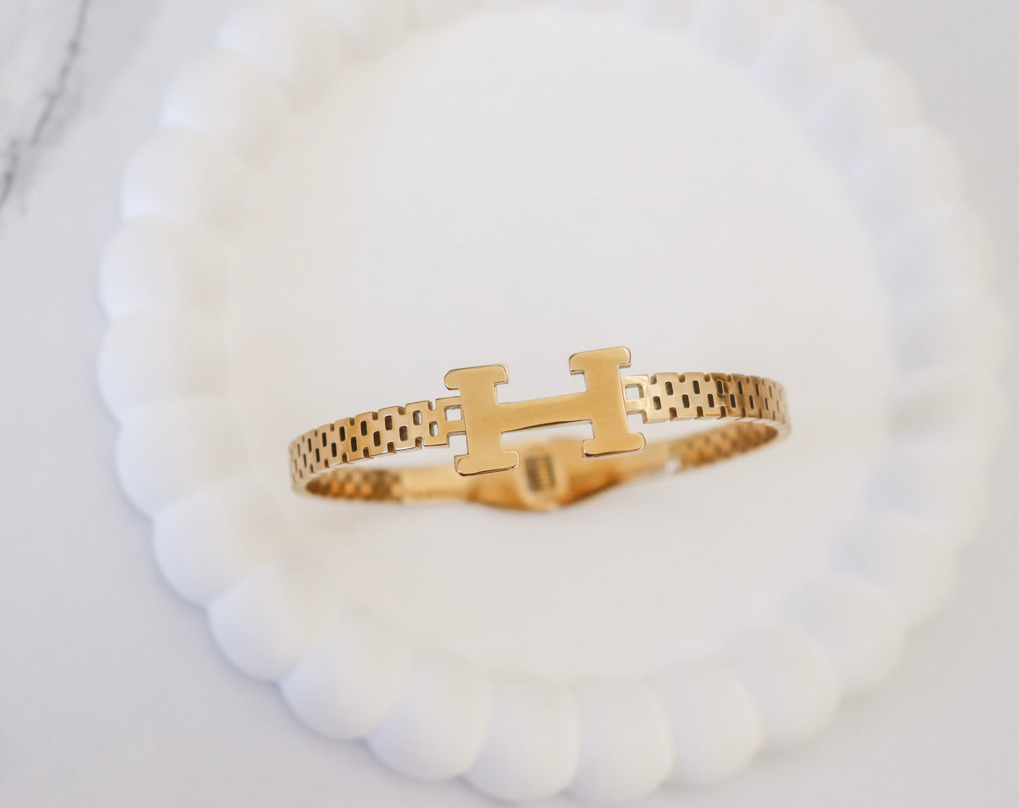 Hange Bangle